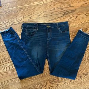 Raw hem skinny jeans